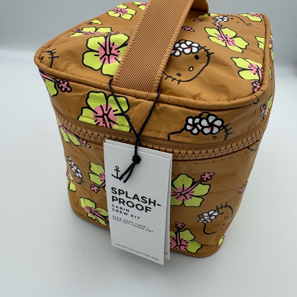Aloha Collection x Hello Kitty Cabin Crew Kit & Mini Pouch - Picture 6 of 12
